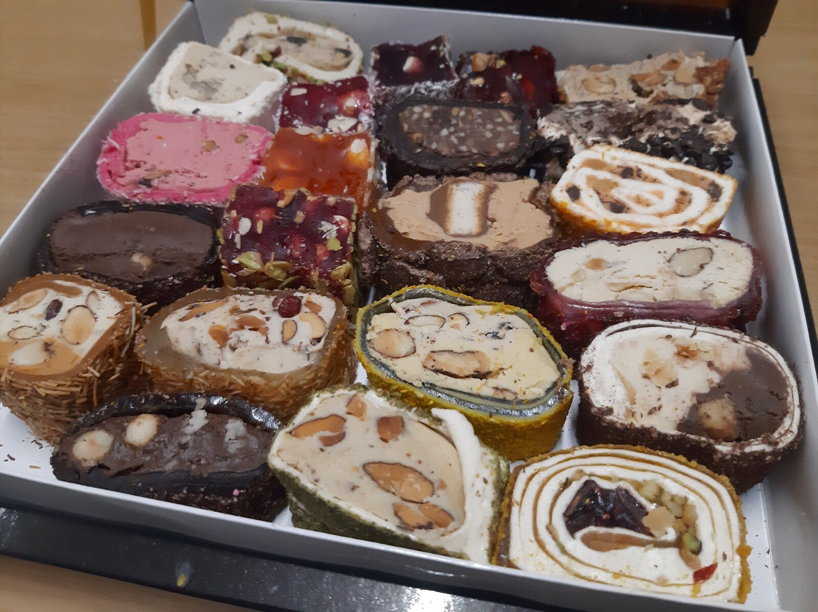 Premium Authentic Assorted Turkish Delight Lokum Gourmet Gift Box 1kg